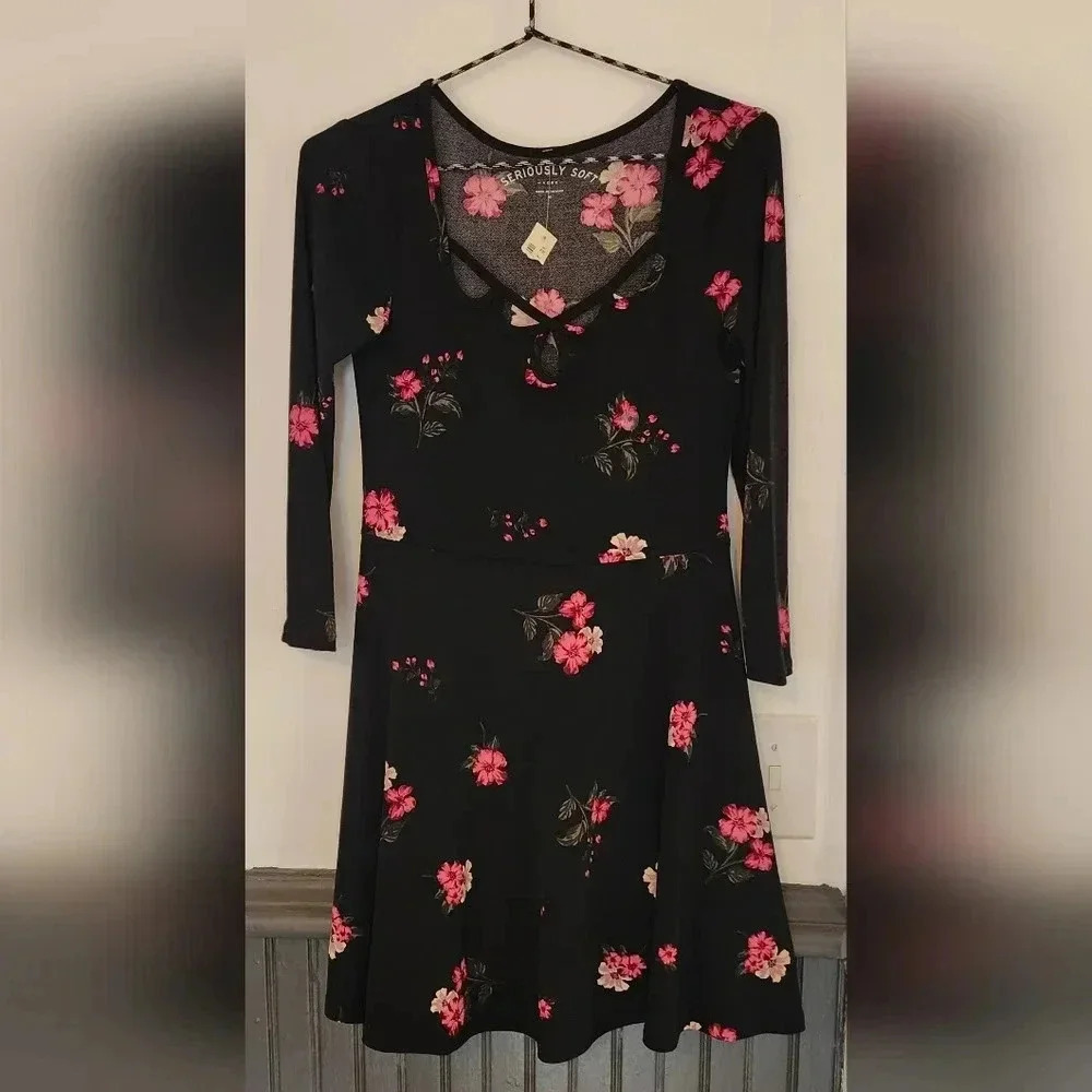 NWT Aero seriously soft black floral mini‎ dress medium
